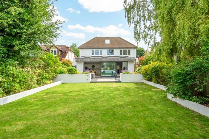 4 Bedroom Detached House For Sale In Garrick Close, Walton-on-Thames, KT12