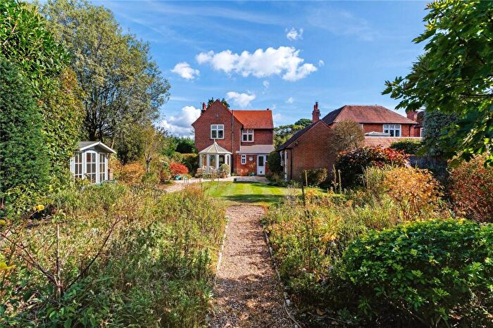 3 Bedroom Detached House For Sale In Stevenson Crescent, Poole, Dorset, BH14