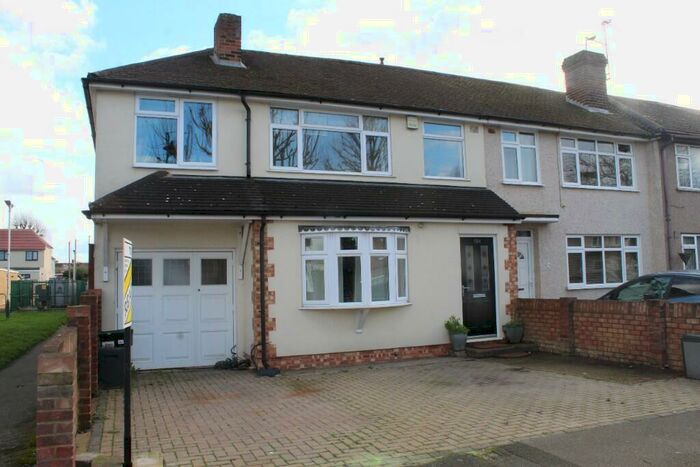 4 Bedroom End Of Terrace House To Rent In Benhurst Avenue, Hornchurch, London, RM12