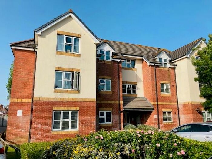 2 Bedroom Flat To Rent In Chloe Close, BH12