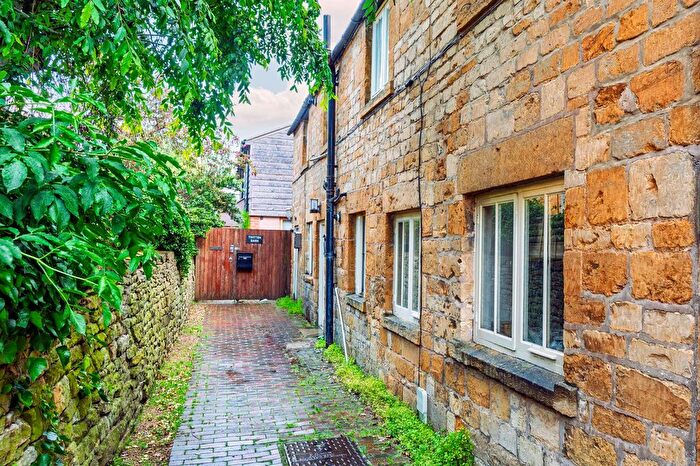 2 Bedroom Flat For Sale In Oxford Street, Moreton-In-Marsh, GL56