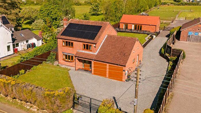 5 Bedroom Equestrian Facility For Sale In Cadney Road, Howsham, North Lincolnshire, LN7