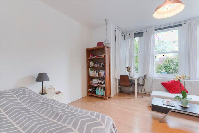 Studio To Rent In The Grove, Finchley, N3