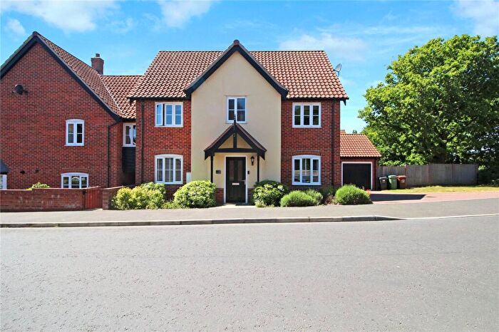 4 Bedroom Link Detached House For Sale In The Ridings, Poringland, Norwich, Norfolk, NR14