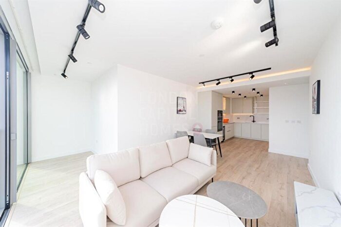3 Bedroom Apartment To Rent In Valencia Tower, Bollinder Place, London, EC1V