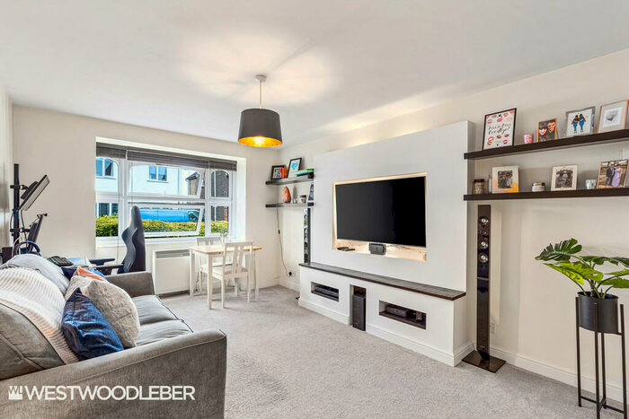 1 Bedroom Apartment To Rent In Whitley Road, Hoddesdon, EN11