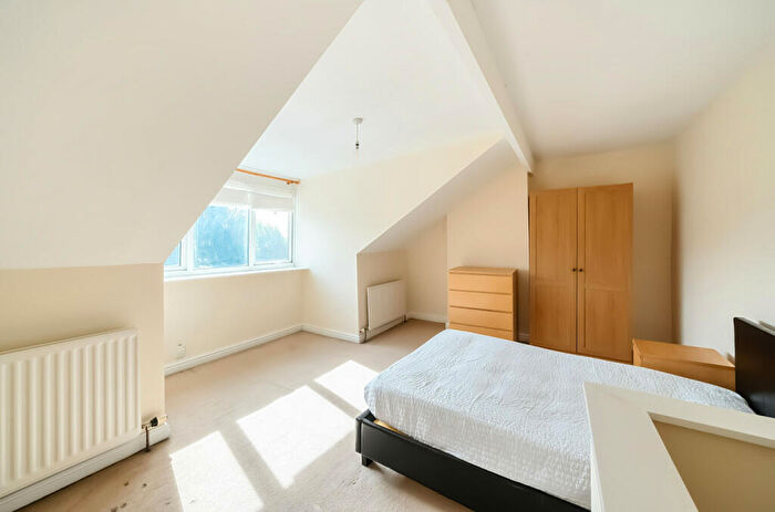 3 Bedroom Terraced House For Sale In Barnbrough Street, Burley, Leeds, LS4