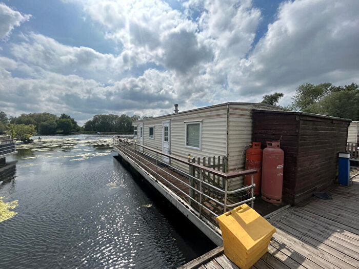 1 Bedroom House Boat For Sale In West Pontoon, Huntingdon, PE28