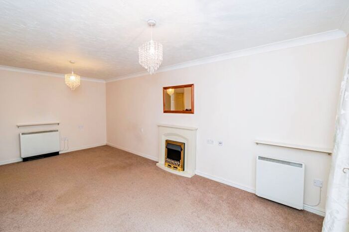 1 Bedroom Flat For Sale In Oakley Court, Southampton, SO16