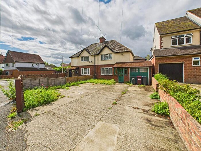 3 Bedroom Semi-Detached House For Sale In Burghfield Road, Reading, RG30