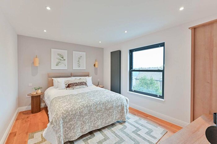 2 Bedroom Flat For Sale In A Fernlea Road, Balham, London, SW12