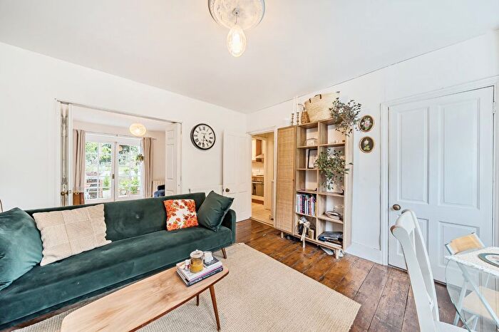 1 Bedroom Flat To Rent In Rosehill Road, London, SW18