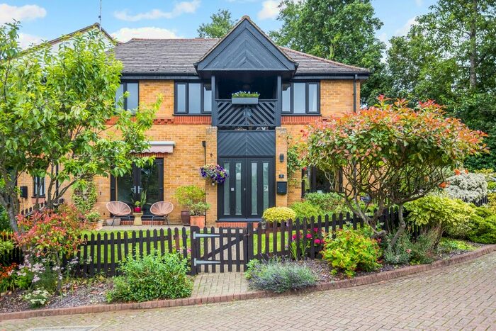 3 Bedroom End Of Terrace House To Rent In Jacks Lane, Harefield, Uxbridge, UB9