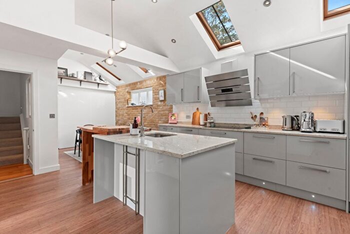 3 Bedroom End Of Terrace House For Sale In Gauden Road, London, SW4