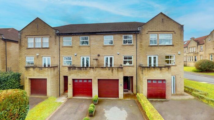 4 Bedroom Town House For Sale In Hilton Grange, Leeds, LS16