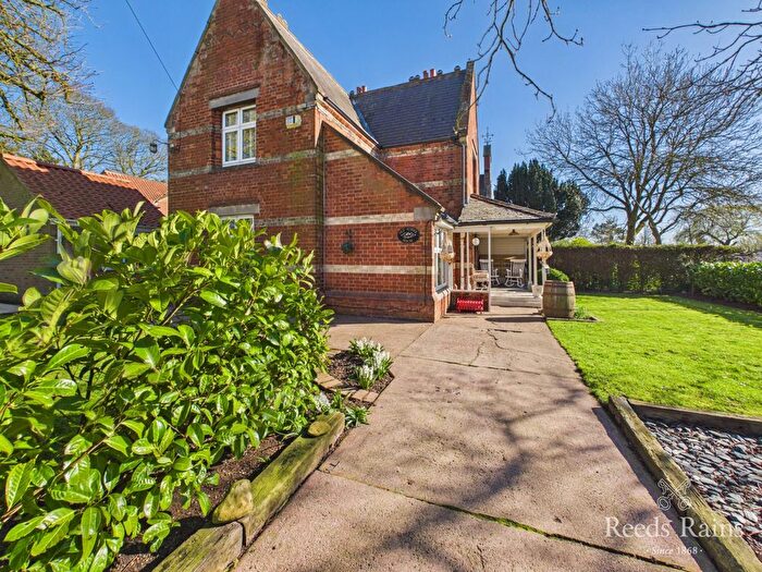 3 Bedroom Semi-Detached House For Sale In Church Lane, Sproatley, Hull, East Yorkshire, HU11