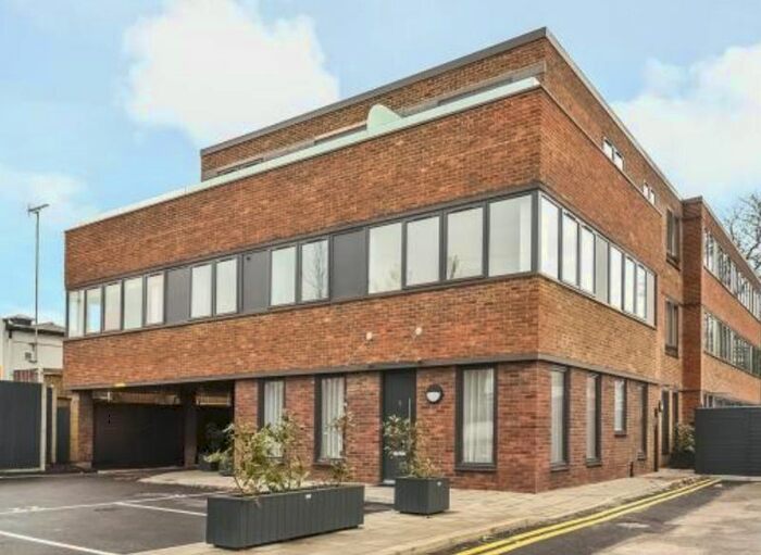 1 Bedroom Flat To Rent In The Street, Ashtead, KT21