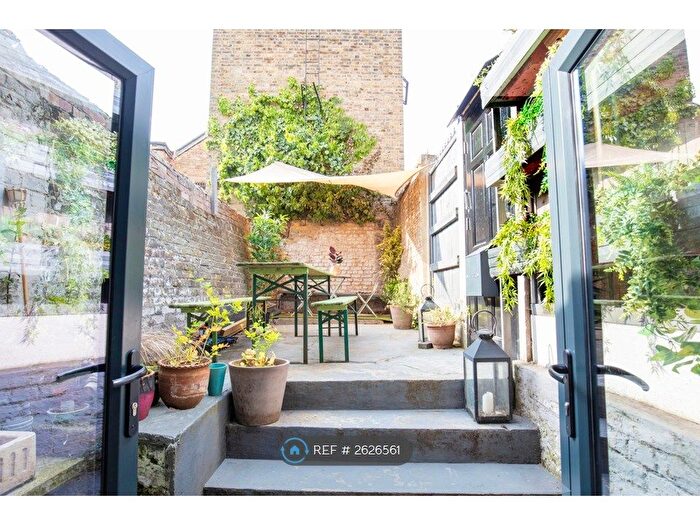 1 Bedroom Flat To Rent In Daneville Road, London, SE5