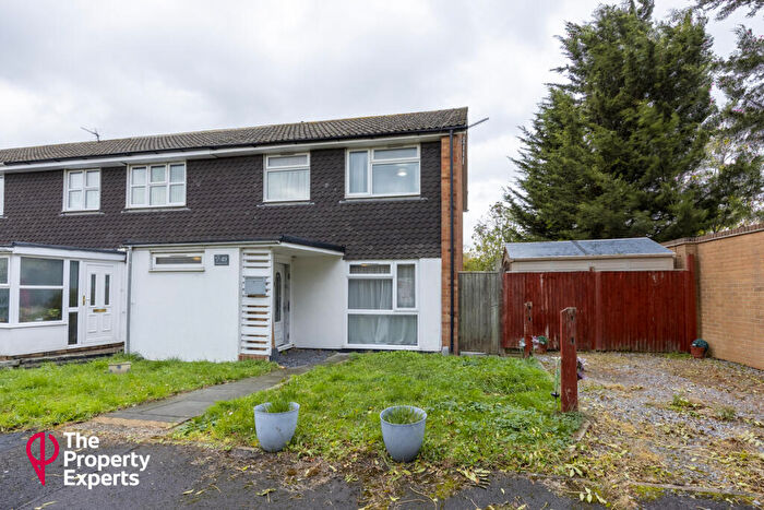 3 Bedroom End Of Terrace House For Sale In Sherbourne Drive, Reading, RG5