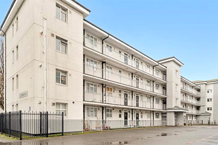 3 Bedroom Flat For Sale In Antenor House, Old Bethnal Green Road, London, E2