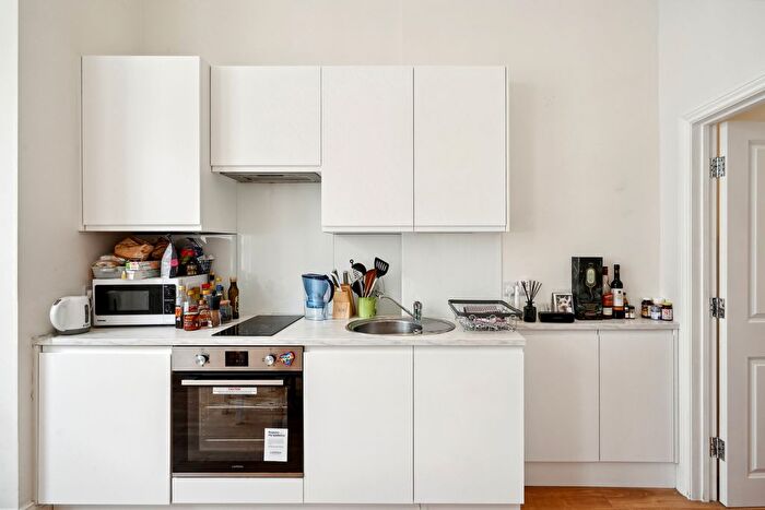 1 Bedroom Flat To Rent In Penywern Road, Earls Court, SW5