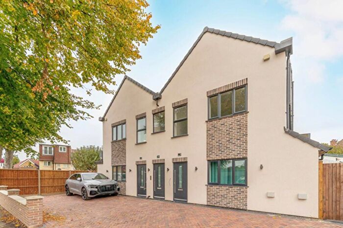 3 Bedroom Flat To Rent In Elm Road, Sutton, Wallington, SM6