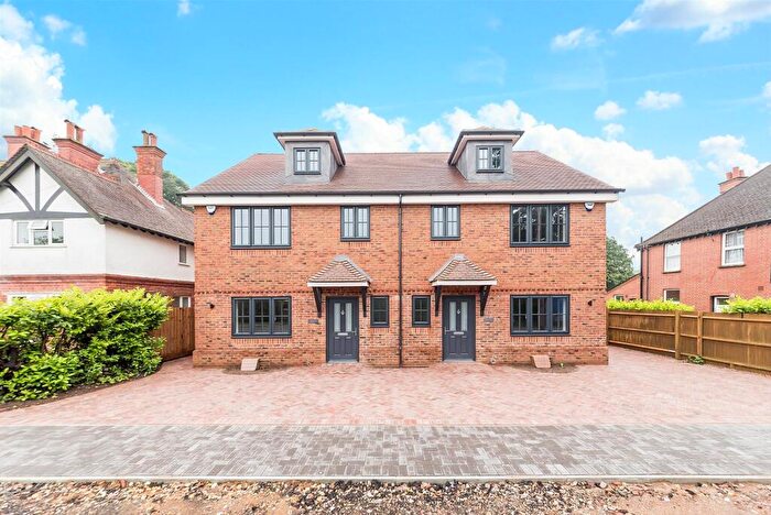 4 Bedroom Semi-Detached House To Rent In Sandlands Grove Walton On The Hill, KT20