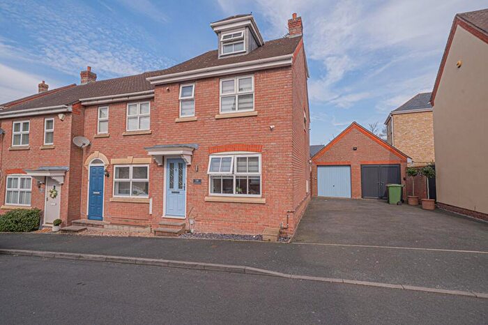 4 Bedroom End Of Terrace House For Sale In Old Dickens Heath Road, Shirley, B90