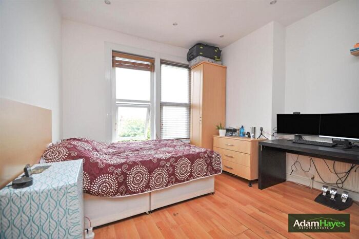 Studio To Rent In Ballards Lane, Finchley Central, N3