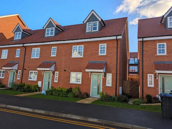 4 Bedroom Town House To Rent In Catteshall Lane, Godalming, GU7