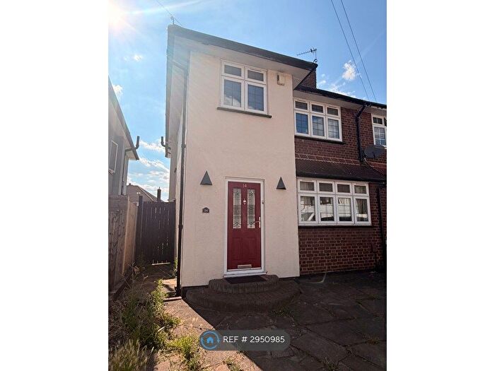 3 Bedroom Semi-Detached House To Rent In Chaseside Close, Romford, RM1
