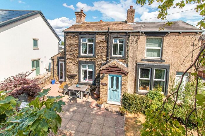 2 Bedroom Semi-Detached House For Sale In Wakefield Road, Gildersome, Leeds, LS27