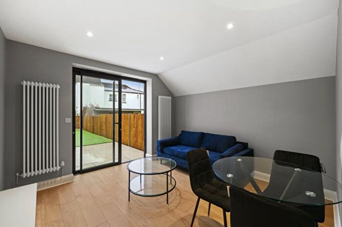 2 Bedroom Flat To Rent In Melrose Avenue, Willesden Green, NW2