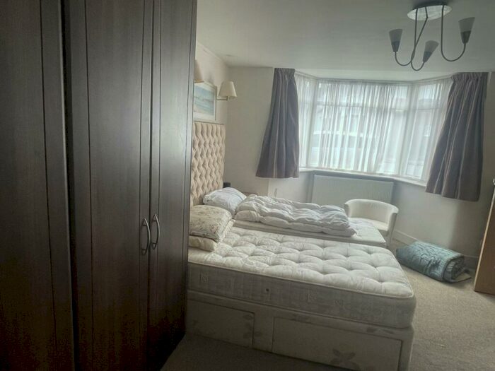 House To Rent In Brookside Road, Golders Green, NW11