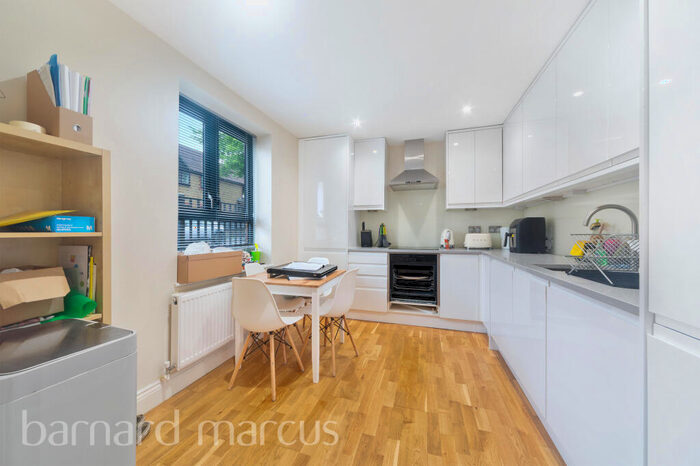 2 Bedroom Flat To Rent In Lind Road, Sutton, SM1