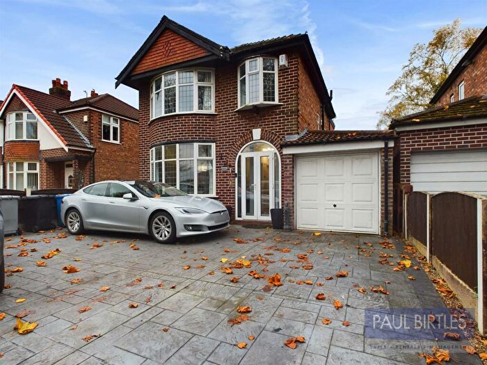 4 Bedroom Detached House To Rent In Lostock Road, Davyhulme, Trafford, M41