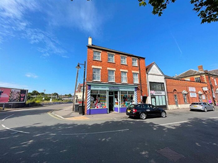 3 Bedroom Flat To Rent In Cheap Street, Newbury, RG14