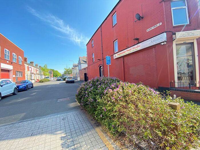 3 Bedroom Flat To Rent In Penarth Road, Cardiff, CF11