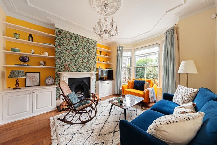 3 Bedroom Semi-Detached House For Sale In Charlton Lane, Greenwich, SE7