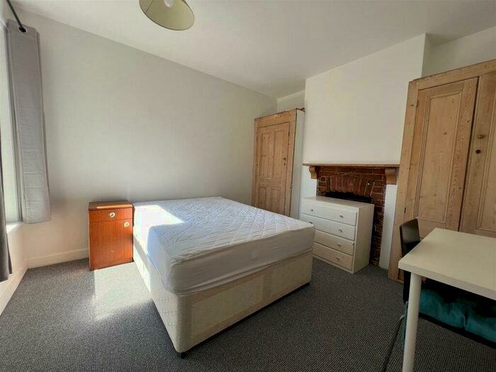 4 Bedroom House To Rent In Baileys Road, Southsea, PO5