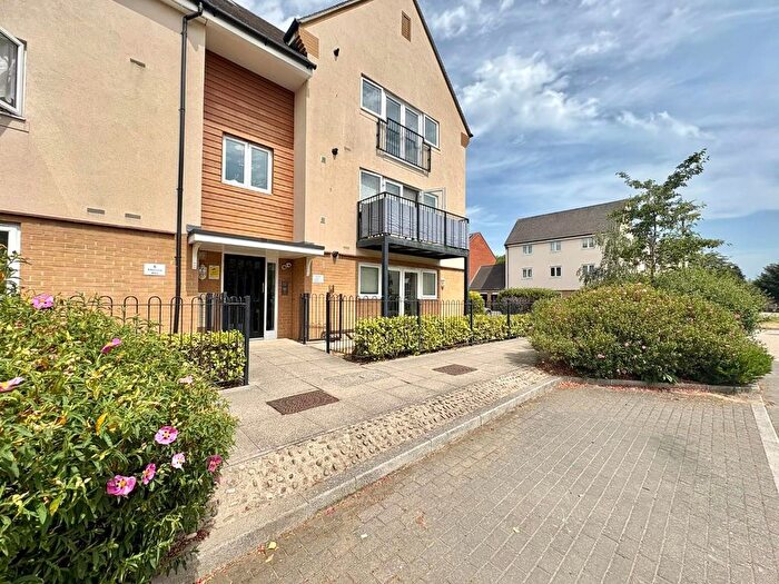2 Bedroom Flat For Sale In Fawn House, Albacore Way, Hayes, UB3