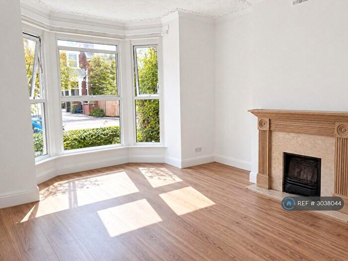 2 Bedroom Flat To Rent In Castle Road, Southsea, PO5