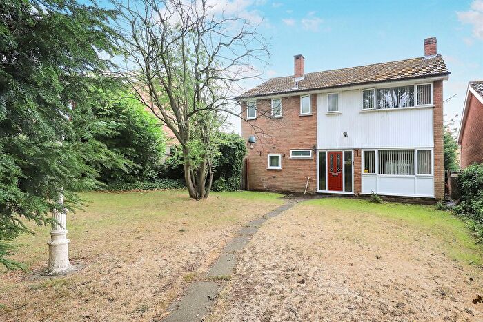 4 Bedroom Detached House For Sale In Goldthorn Hill, Goldthorn, Wolverhampton, WV2