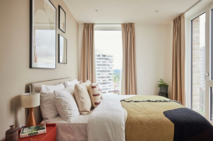 2 Bedroom Apartment To Rent In Cherry Orchard Road, Croydon, London, CR0