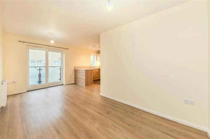 2 Bedroom Flat To Rent In Talehangers Close, Bexleyheath, DA6