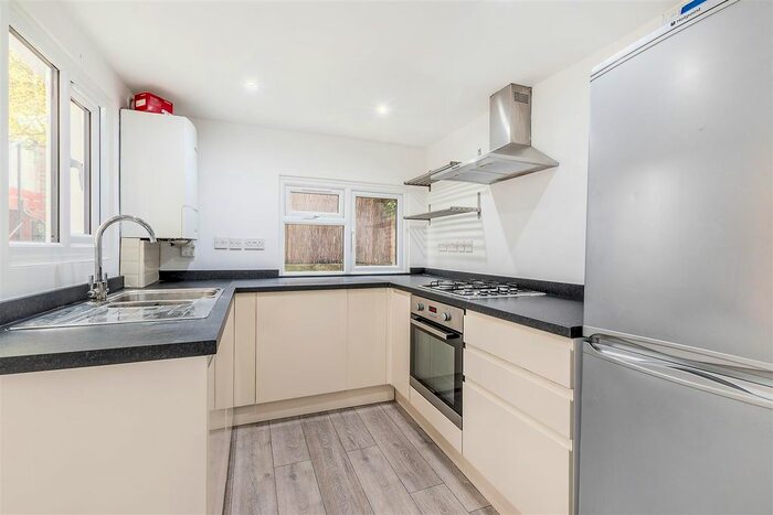 1 Bedroom Flat To Rent In Coldharbour Lane, London, SE5