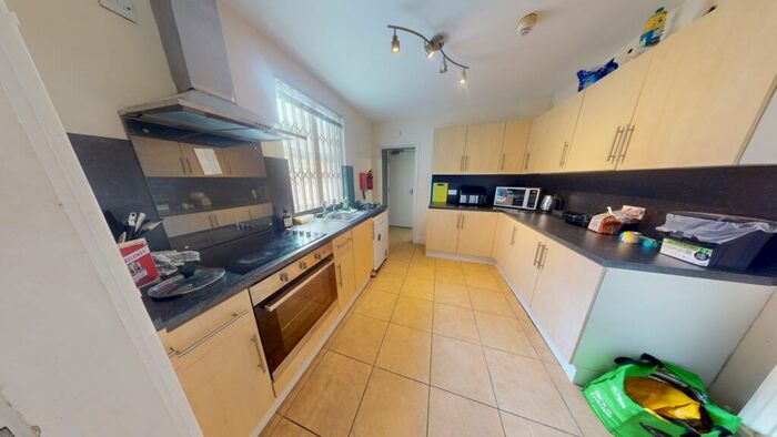 6 Bedroom Semi-Detached House To Rent In Burford Road, Nottingham, NG7