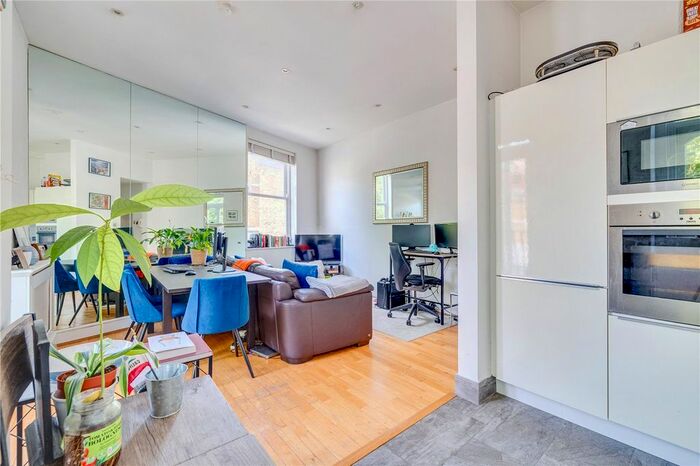 2 Bedroom Flat To Rent In Fulham Road, London, SW6