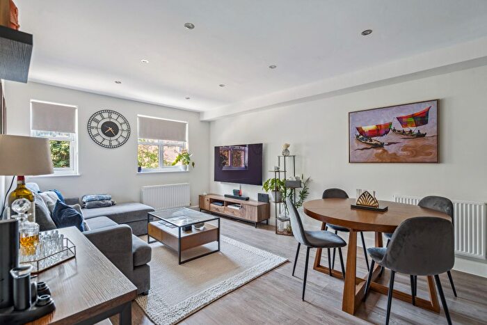 2 Bedroom Flat For Sale In Millennium Wharf, Wharf Lane, Rickmansworth, WD3
