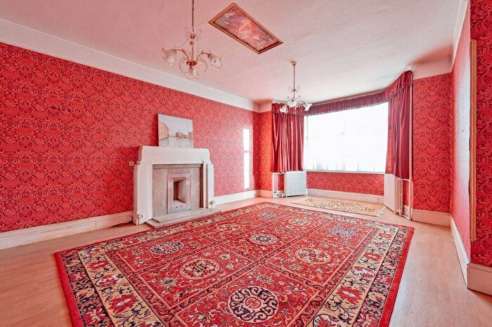 6 Bedroom Property For Sale In Finchley Road, Golders Green, London, NW11